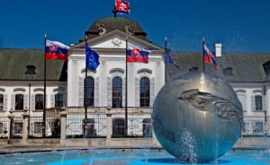Товарооборот России и Словакии за 2023 год составил 4,5 млрд евро, что говорит о сохранении торгово-экономических отношений между странами.