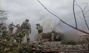 Штурмовые группы российского десанта выбили противника из Ивановского, перекрывающего путь на Часов Яр