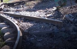 В Харьковской области партизаны пустили под откос состав с боеприпасами и техникой для ВСУ