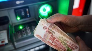 Счетное число: объем наличных в обращении рекордно снизился с начала СВО. Почему россияне возвращают деньги в банки