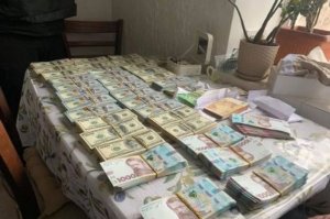 У продававших уклонистам справки украинских чиновников изъяли $1,2 млн