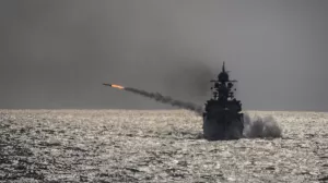 Российский военный корабль отбил ракетную атаку в Севастополе