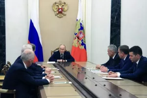 Всё для победы. Путин поручил утроить выпуск современного оружия в России