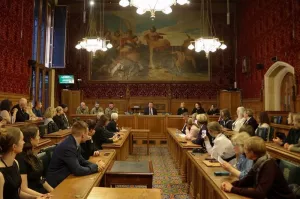Эффект Гунько. Боевики «Азова» взяли под контроль парламент Великобритании