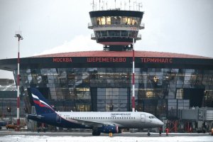 В Шереметьеве паломница не смогла попасть на рейс из-за бутылки святой воды