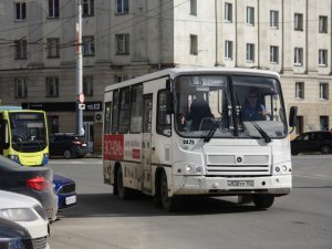Жители Петрозаводска испытывают серьезные проблемы с городским транспортом из-за устаревших автобусов.