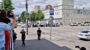 Заключенных, захвативших заложников  в ростовском СИЗО, ликвидировали. Сотрудники следственного изолятора освобождены и не пострадали. Сотрудники ОМОН покидают территорию изолятора