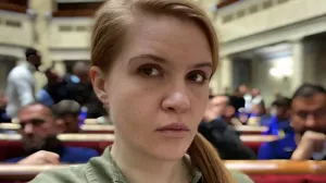 В Раде призвали наказать депутата, вышедшую на трибуну с российским флажком