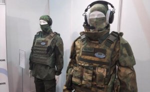 Студент-стоматолог показал Сергею Кириенко уникальную «жидкую броню» для бойцов СВО