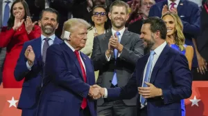 Трамп обсудит с Россией урегулирование украинского кризиса, заявил Вэнс