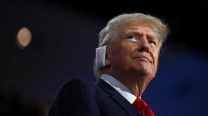 «Я не люблю санкции». Bloomberg: Трамп выступил против антироссийских санкций