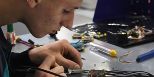 Необычное изобретение русских. Боевые дроны из электроскейтов
