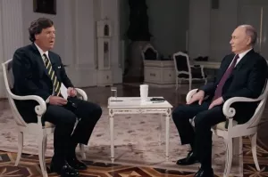 WSJ: журналист Карлсон хранит дома прощальный подарок от Путина