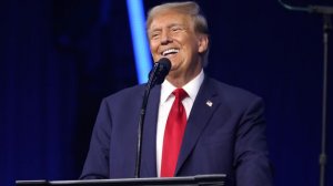 Дональд Трамп допустил введение пошлин в 100-200 % на китайские автомобили