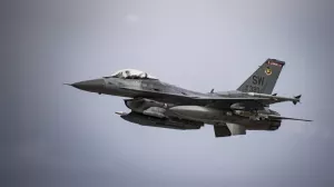 Первая партия F-16 прибыла на Украину, пишут СМИ