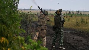 RT: бойцы ВС РФ оставили послание в покинутом доме в Курской области