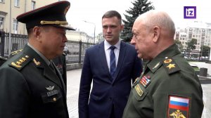 Военная делегация сухопутных войск НОАК прибыла в Москву