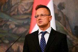 Глава МИД Венгрии Сийярто: мы не выживем без поставок нефти из России