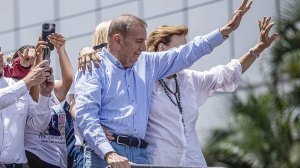 [Скатертью дорога] Экс-кандидат в президенты Венесуэлы покинул её на самолете ВВС Испании, запросив политическое убежище