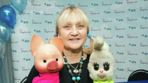 Президент России Владимир Путин присвоил звание народной артистки кукловоду Наталье Голубенцевой, которая озвучивает Степашку в программе для детей «Спокойной ночи, малыши!».