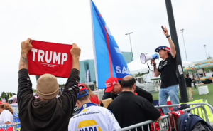 Истинная демократия: возле места митинга Трампа нашли заминированный автомобиль