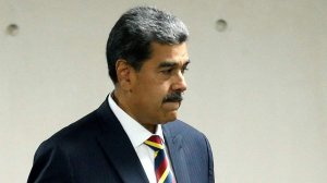 ЕП призвал выдать ордер на арест Мадуро и признать президентом главу оппозиции