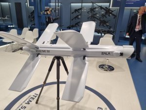 На выставке ADEX 2024 с 24 по 26 сентября в Баку впервые представят за рубежом ББ «Ланцет-Э». «Рособоронэкспорт» продемонстрирует и новейшее средство радиоэлектронного противодействия БПЛА «Лесочек»