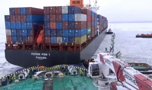 Исторический момент: контейнеровоз типа Panamax впервые прошел через Севморпуть
