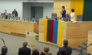 В Сейме Литвы потребовали убрать флаг Украины Подробнее: https://eadaily.com/ru/news/2024/10/06/v-seyme-litvy-potrebovali-ubrat-flag-ukrainy