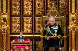 Daily Beast: придворные Карла III уже готовятся к смерти короля