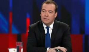 Медведев ответил на угрозу польского генерала ударить по Санкт-Петербургу