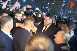Путин вышел к жителям, завершая рабочую поездку в Уфу