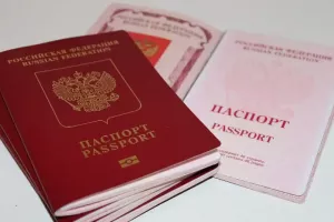 Первый политический беженец из США получил российское гражданство