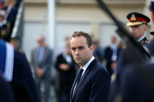 В Париже предложили ввести войска на Украину.Министр обороны Лекорню заявил о необходимости «сил сдерживания»