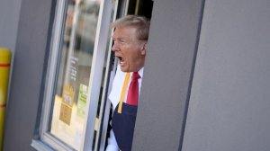 Трамп начал продавать футболки с логотипом McDonald's