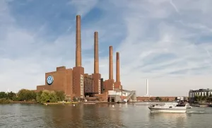 Кризис нарастает: автогигант Volkswagen закрывает минимум три завода в Германии