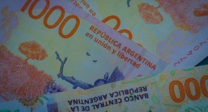 Аргентина перестала сама печатать свои деньги ради экономии