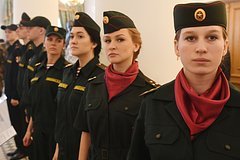 Женщинам в Росгвардии предписали носить шляпы вместо пилоток