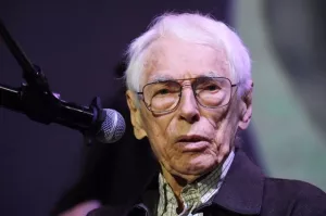 «Зарядка!» 98-летний автор музыки «Есть только миг» пишет новый хит