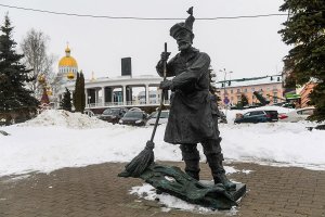 Дворники возглавили топ-20 самых дефицитных специальностей по РФ в начале ноября. На рынке труда наблюдается острый дефицит токарей, сварщиков и продавцов консультантов