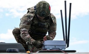 «Джоны из Массачусетса» жалуются на бандеровских тупарей и завидуют русским инженерам, которые совершенствуют РЭБ прямо на поле боя