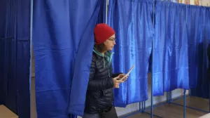 Симион поздравил Джеорджеску с победой в первом туре выборов в Румынии