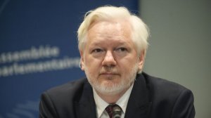 Конгрессмены попросили Байдена помиловать Ассанжа, пишет Guardian