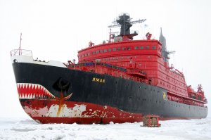 России принадлежит более 50% всех ледоколов в мире, у нее единственной есть атомный ледокольный флот.