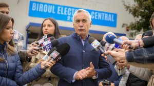 Джеорджеску призвал граждан Румынии выйти на выборы вопреки решению КС