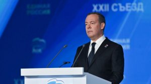 Медведев призвал пресекать попытки расколоть российское общество