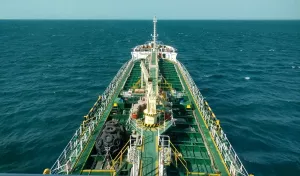 «Полностью заблокированный» Лондоном танкер с российской нефтью демонстративно проплыл у берегов Великобритании