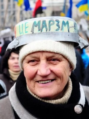 "Памятник Ленину на вашем новогоднем столе". Стоит ли бороться против оливье. BBC Украина: украинцы ведут кампанию за отказ от оливье