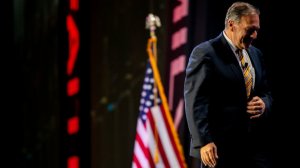 WSJ: Карлсон настоял, чтобы Помпео не включали в новую администрацию Трампа, которого журналист неоднократно называл «разжигателем войны».