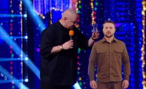 «Квартал 95» впервые с начала СВО осмелился остро шутить над Зеленским: «Ты присядь, в ногах, как в телемарафоне, правды нет»